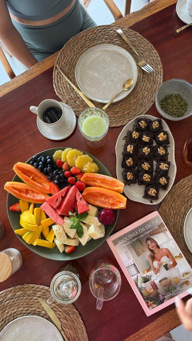 Brunch nutritivo e o livro Alquimia da Saúde, de Luana Zapelini